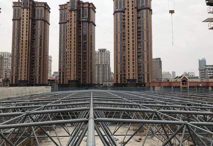 泰兴螺栓球网架结构
